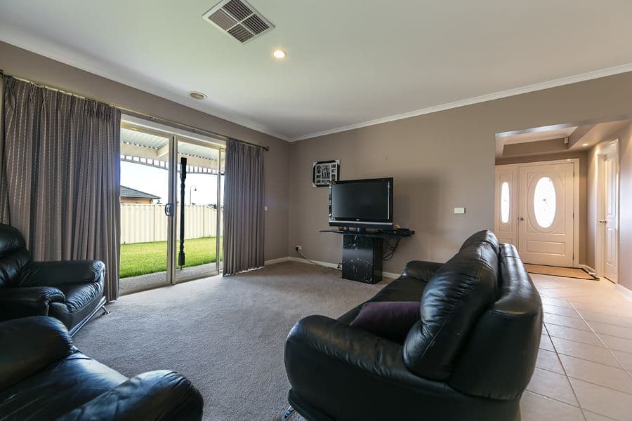 23 Scarlet Oak Avenue, MELTON WEST VIC 3337, Melton West - Thumbnail 6