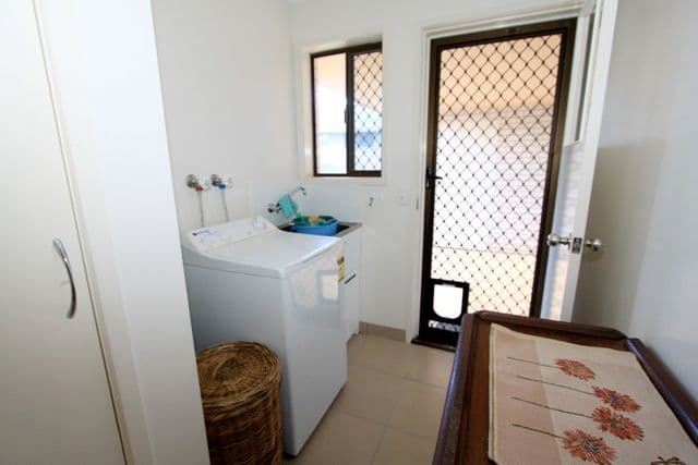 85 Acanthus Avenue, BURLEIGH WATERS QLD 4220, Burleigh Waters - Thumbnail 4