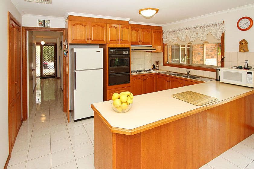 17 Crampton Crescent, MILL PARK VIC 3082, Mill Park - Thumbnail 2