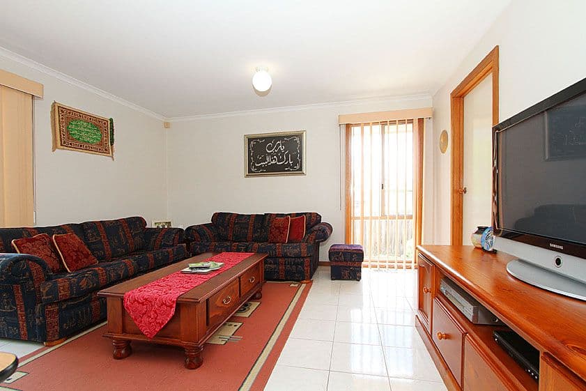 17 Crampton Crescent, MILL PARK VIC 3082, Mill Park - Thumbnail 3