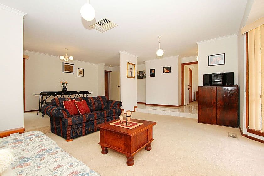 17 Crampton Crescent, MILL PARK VIC 3082, Mill Park - Thumbnail 5