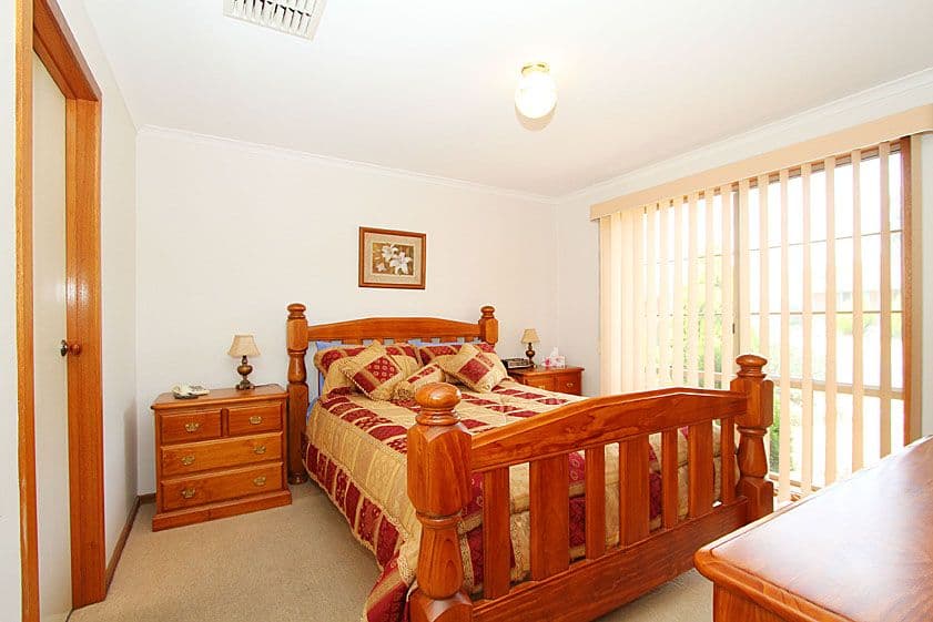 17 Crampton Crescent, MILL PARK VIC 3082, Mill Park - Thumbnail 6