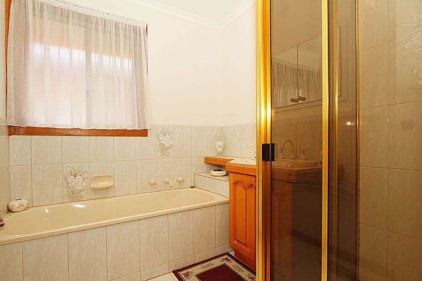 17 Crampton Crescent, MILL PARK VIC 3082, Mill Park - Thumbnail 7