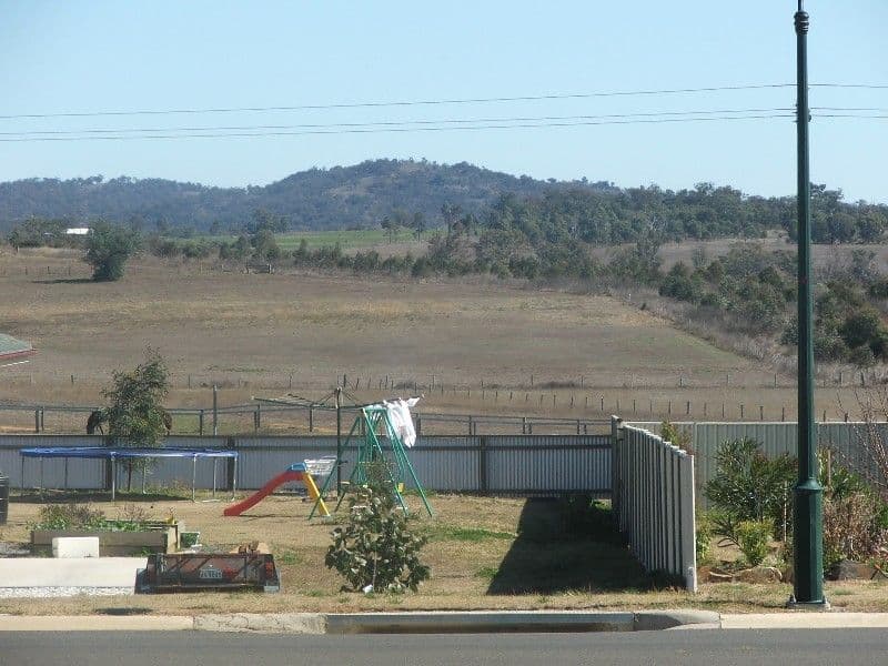 33 Doncaster Drive, WARWICK QLD 4370, Warwick - Thumbnail 2