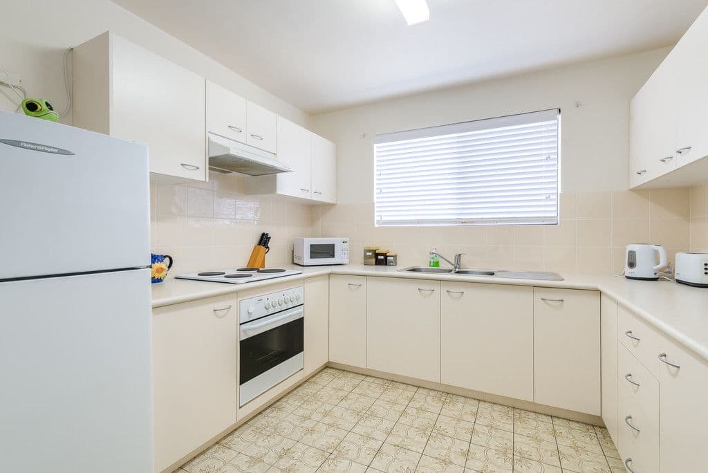 61 Bayview Street, Runaway Bay QLD 4216, Runaway Bay - Thumbnail 4