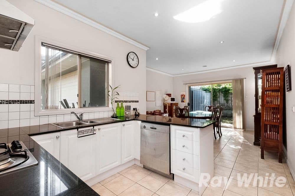 13 The Ridge, Glen Waverley VIC 3150, Glen Waverley - Thumbnail 2