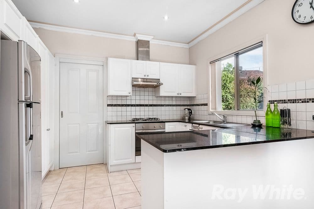 13 The Ridge, Glen Waverley VIC 3150, Glen Waverley - Thumbnail 4