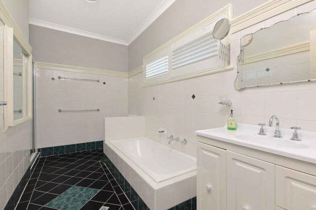 42 Garden Avenue, FIGTREE NSW 2525, Figtree - Thumbnail 5