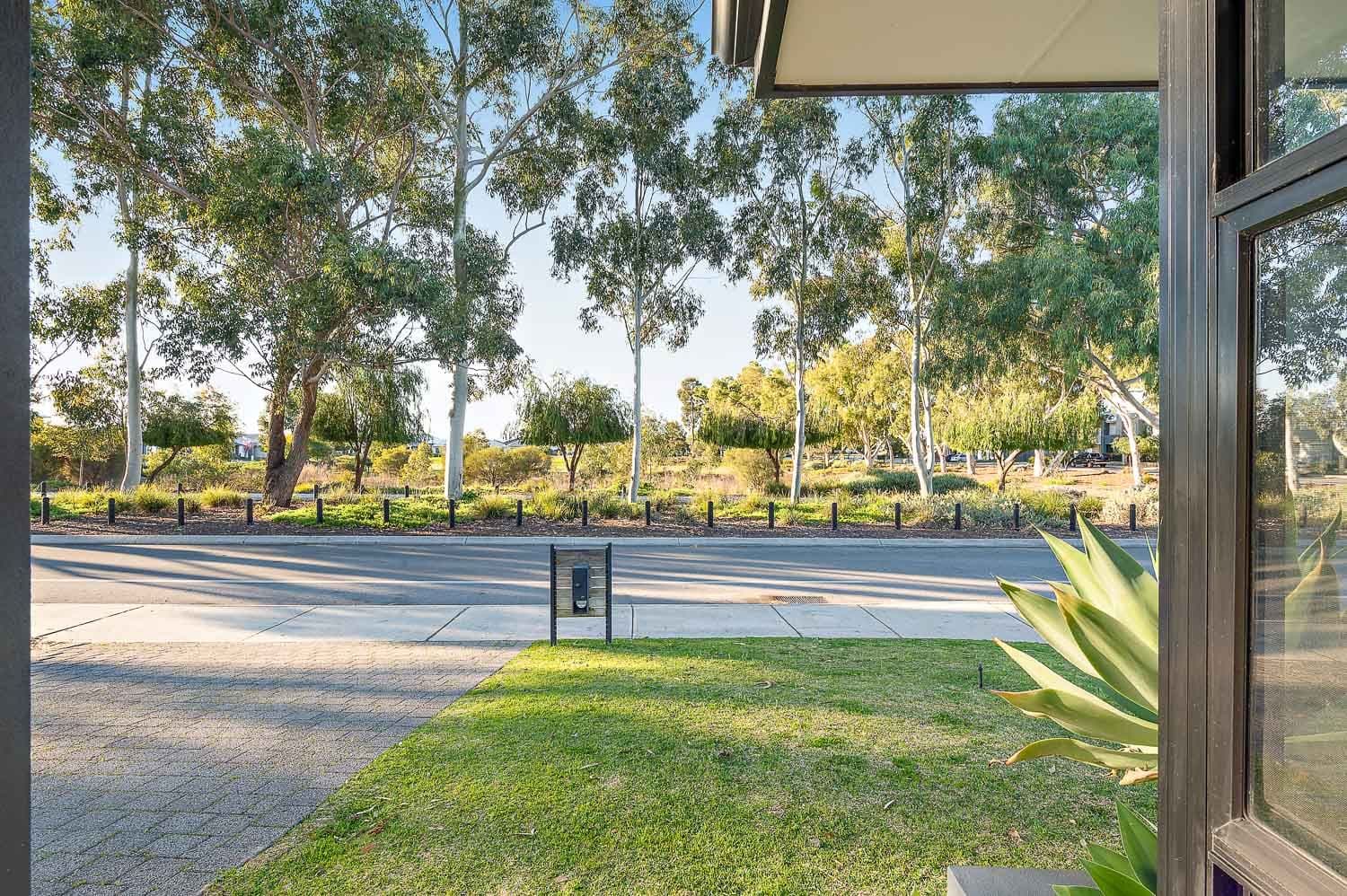 82 Windermere Boulevard, Aveley WA 6069, Aveley - Thumbnail 2