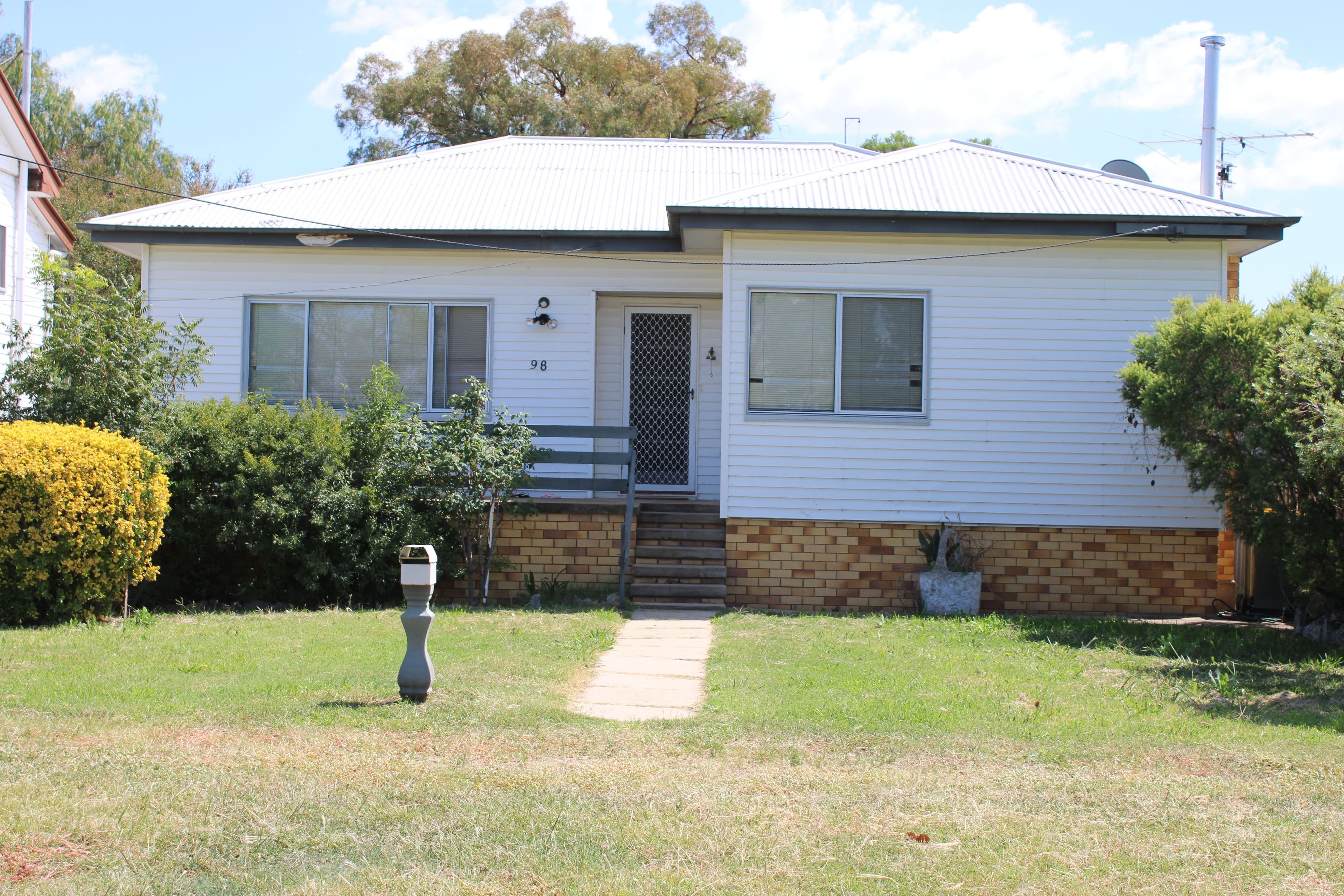 98 Evans Street, Inverell NSW 2360, Inverell - Image 1