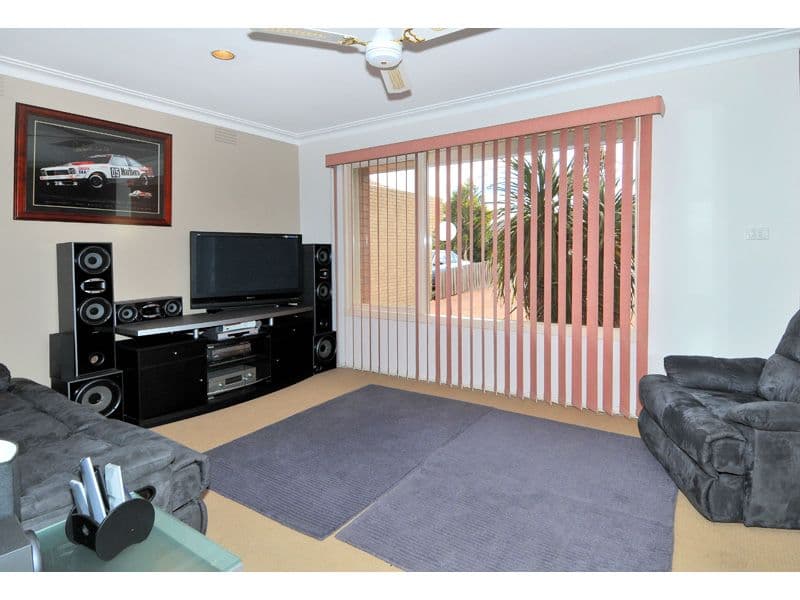 8 Fern Court, CRAIGIEBURN VIC 3064, Craigieburn - Thumbnail 2