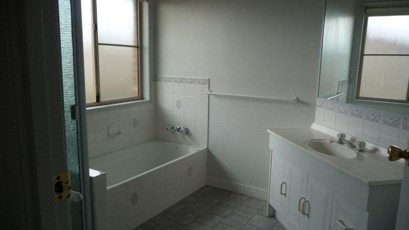 35 Gainsborough Drive, GLENVALE QLD 4350, Glenvale - Thumbnail 5