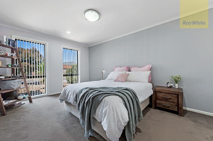 15 Millstream Pass, Craigieburn VIC 3064, Craigieburn - Thumbnail 2