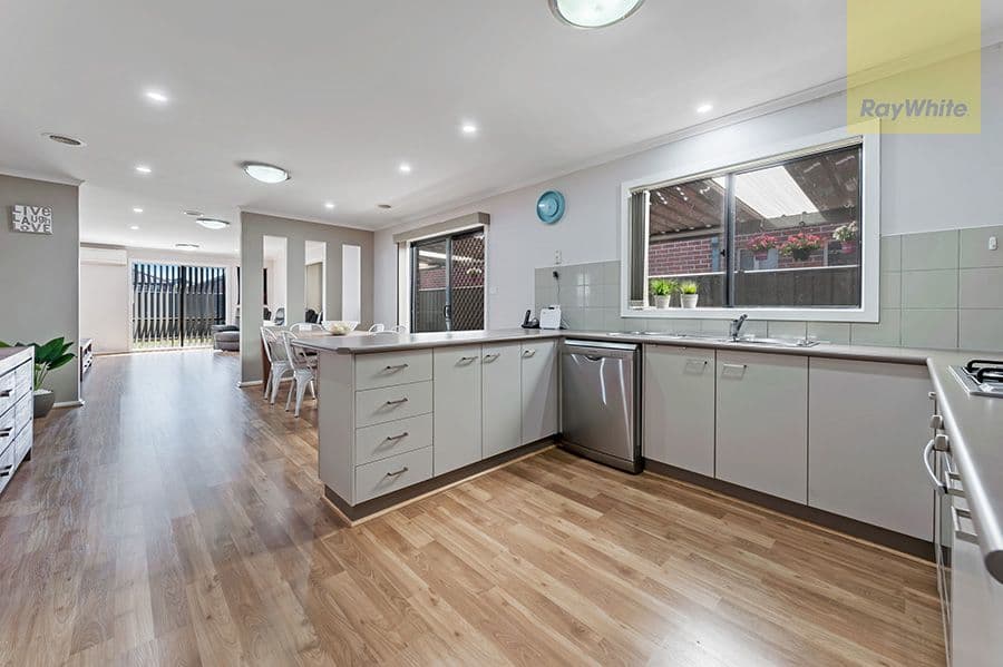 15 Millstream Pass, Craigieburn VIC 3064, Craigieburn - Thumbnail 5