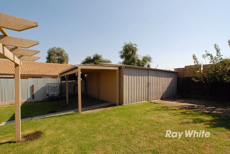 28 Frances Crescent, CRANBOURNE VIC 3977, Cranbourne North - Thumbnail 3