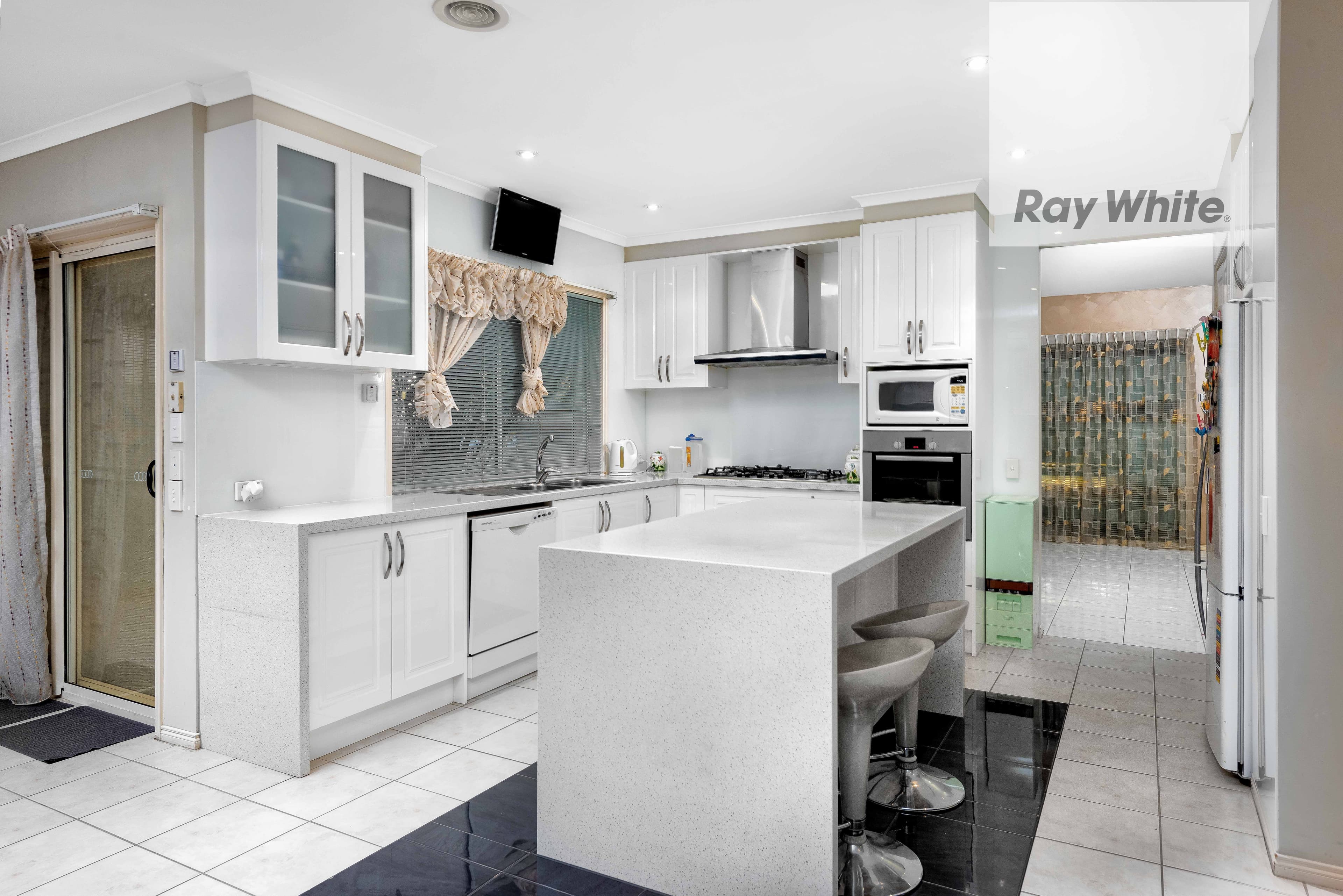 1 Highview Drive, South Morang VIC 3752, South Morang - Thumbnail 4