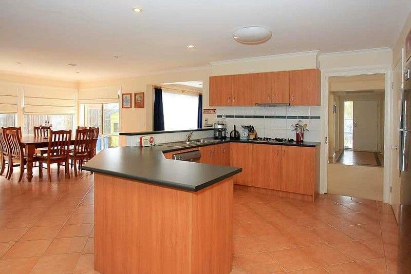 13  Bells Court, WANTIRNA SOUTH VIC 3152, Wantirna South - Thumbnail 2