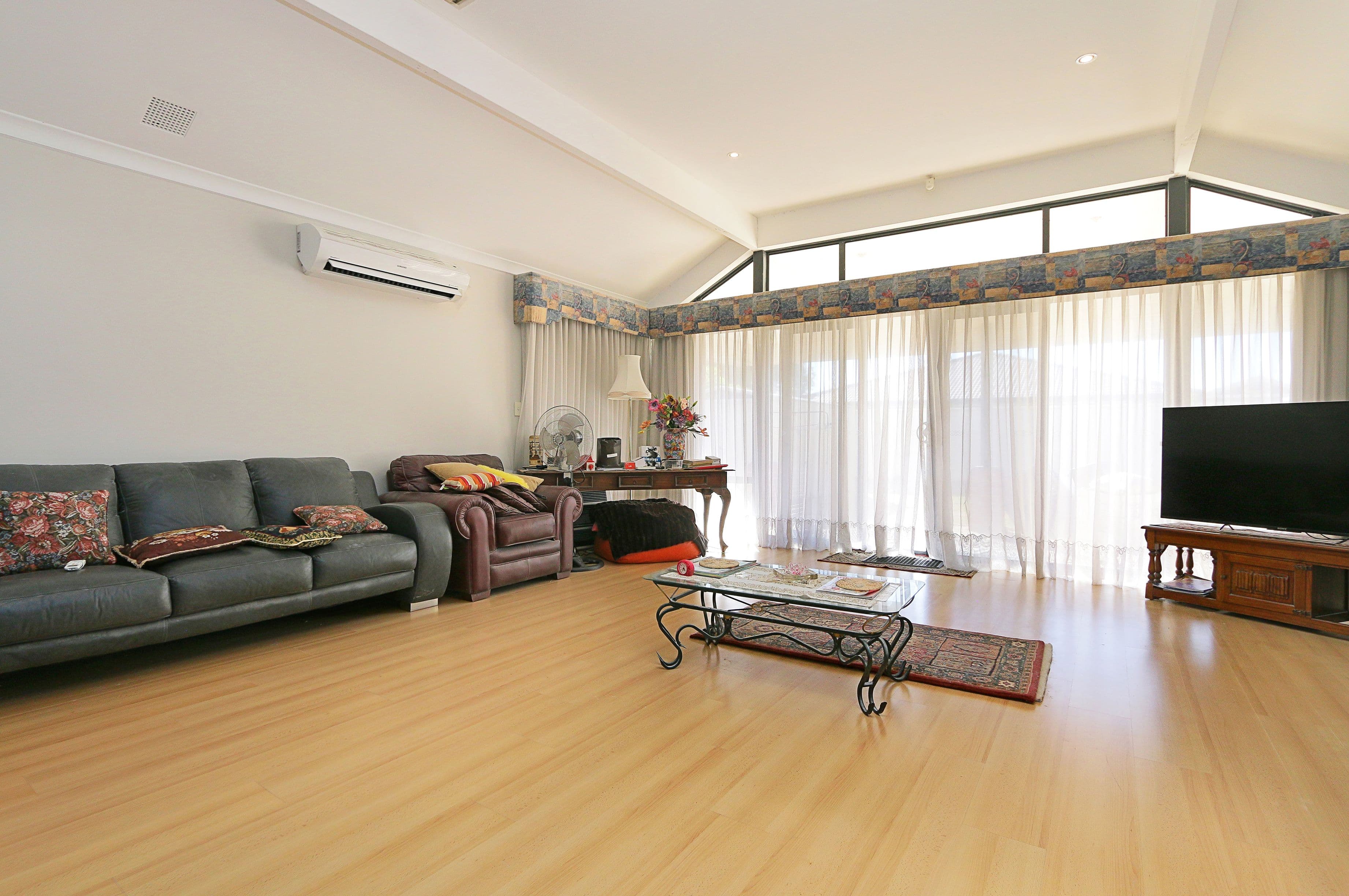 11 The Bridgeway, Canning Vale WA 6155, Canning Vale - Thumbnail 3