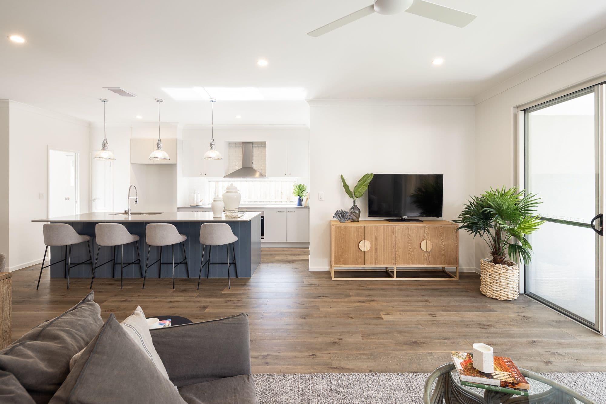 14 Navy Street, Holland Park West QLD 4121, Holland Park West - Thumbnail 2