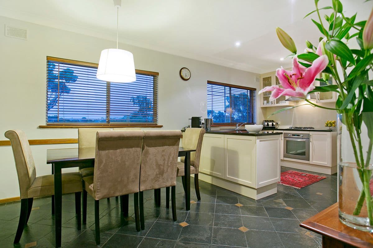 42 Flinders Drive, VALLEY VIEW SA 5093, Valley View - Thumbnail 4