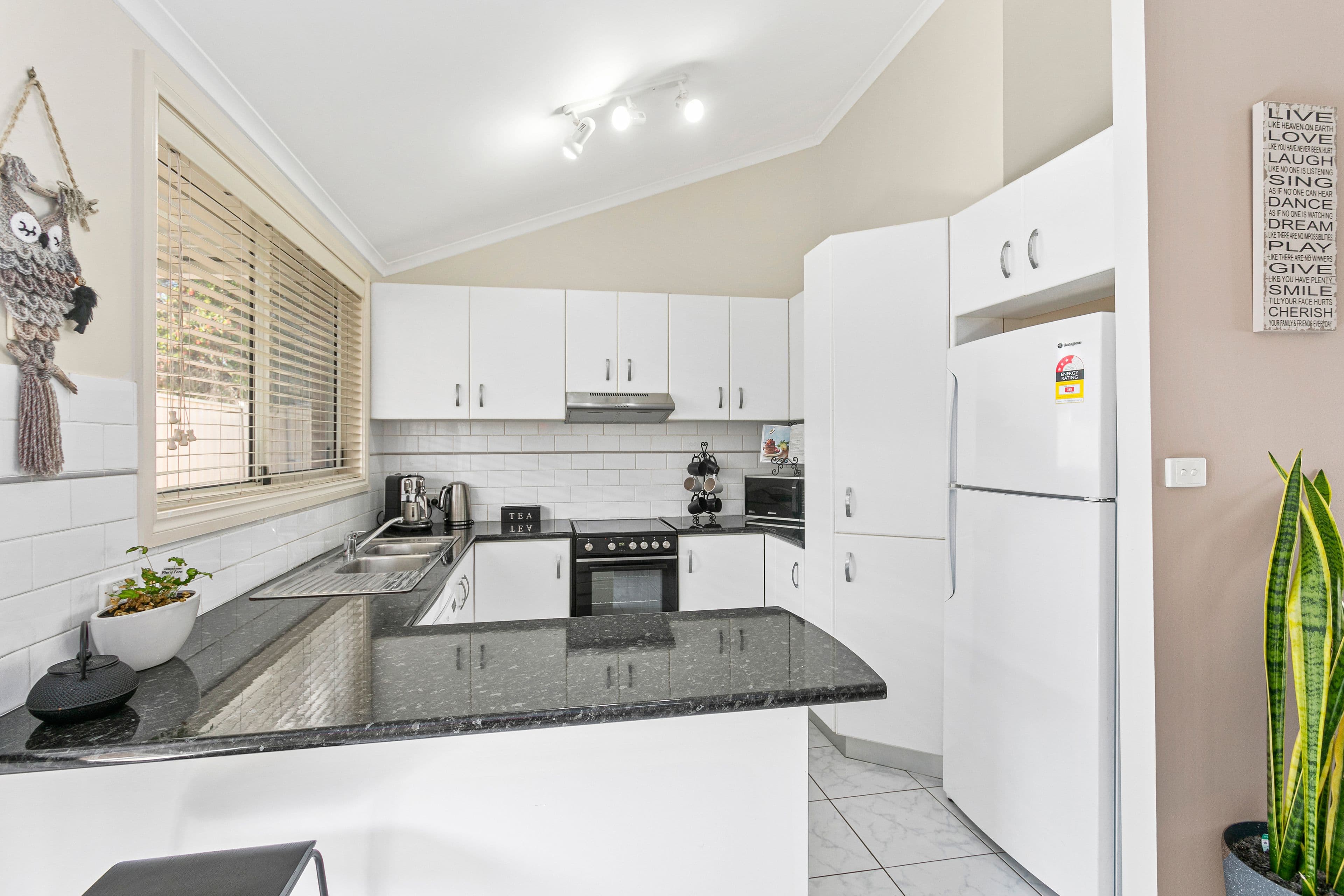 2/16 Kianga Close, Flinders NSW 2529, Flinders - Thumbnail 2