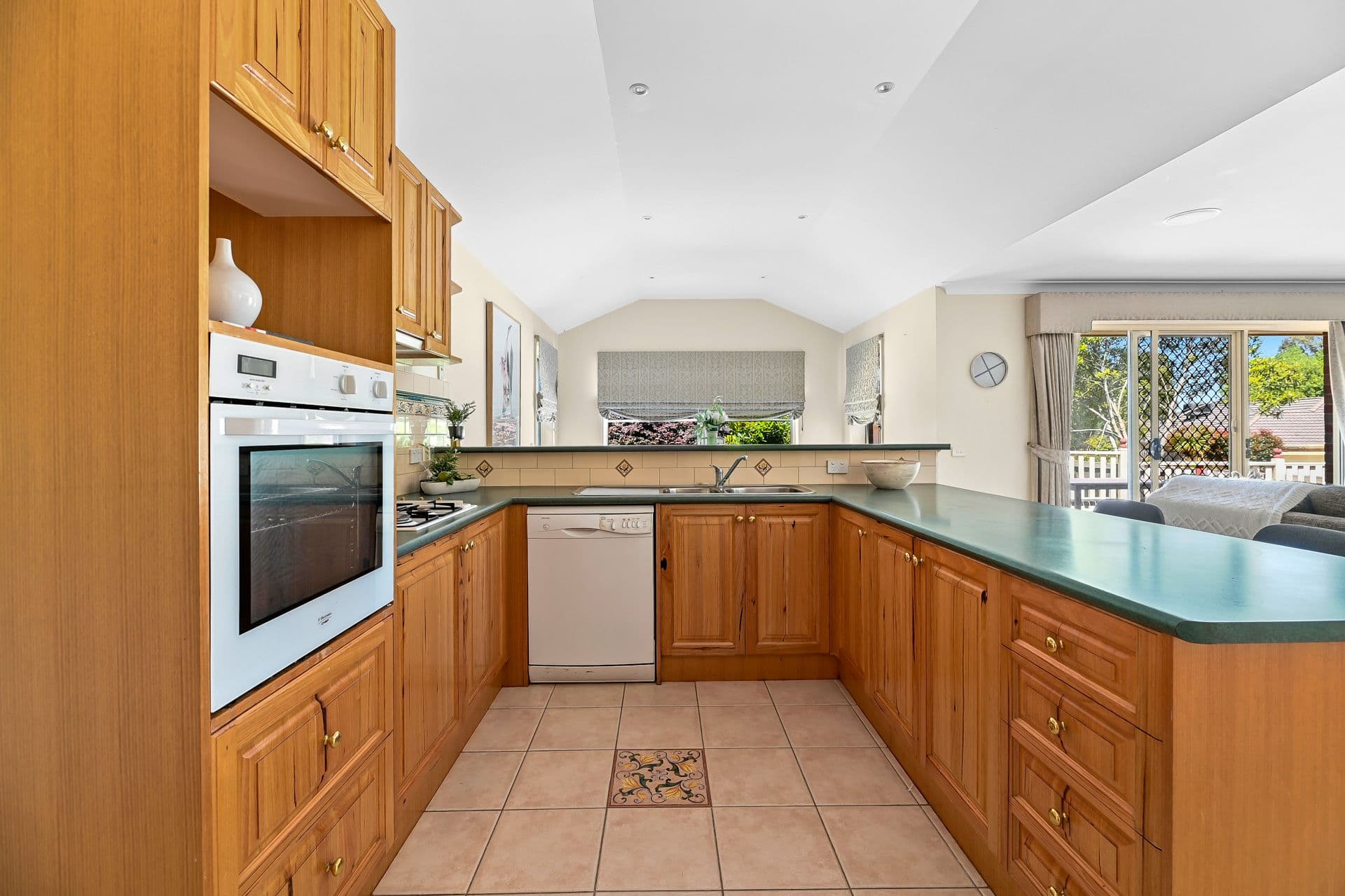 15 Nightingale Crescent, Berwick VIC 3806, Berwick - Thumbnail 5