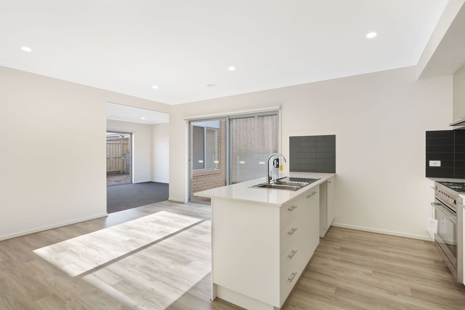 15 Tambo Drive, Warragul VIC 3820, Warragul - Thumbnail 2