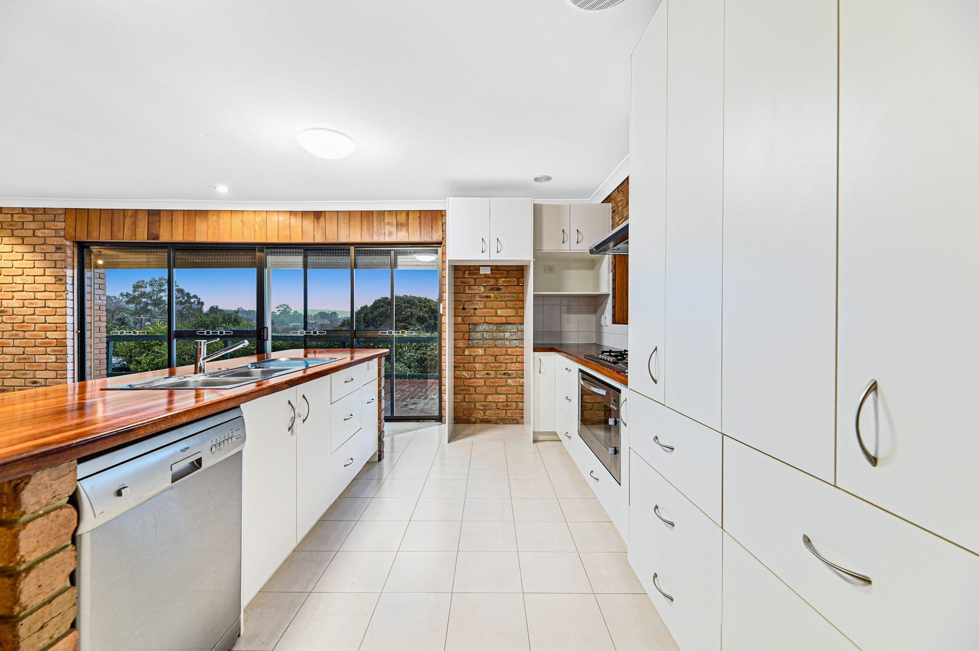 5 Nyon Place, Berwick VIC 3806, Berwick - Thumbnail 5