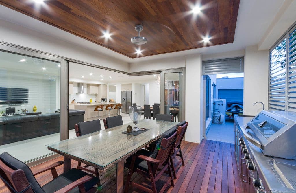 25 Mawarra Street, Chevron Island QLD 4217, Chevron Island - Thumbnail 2
