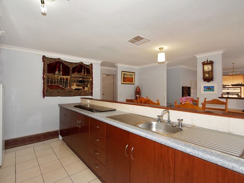 52 Rhine Crescent, BEECHBORO WA 6063, Beechboro - Thumbnail 3