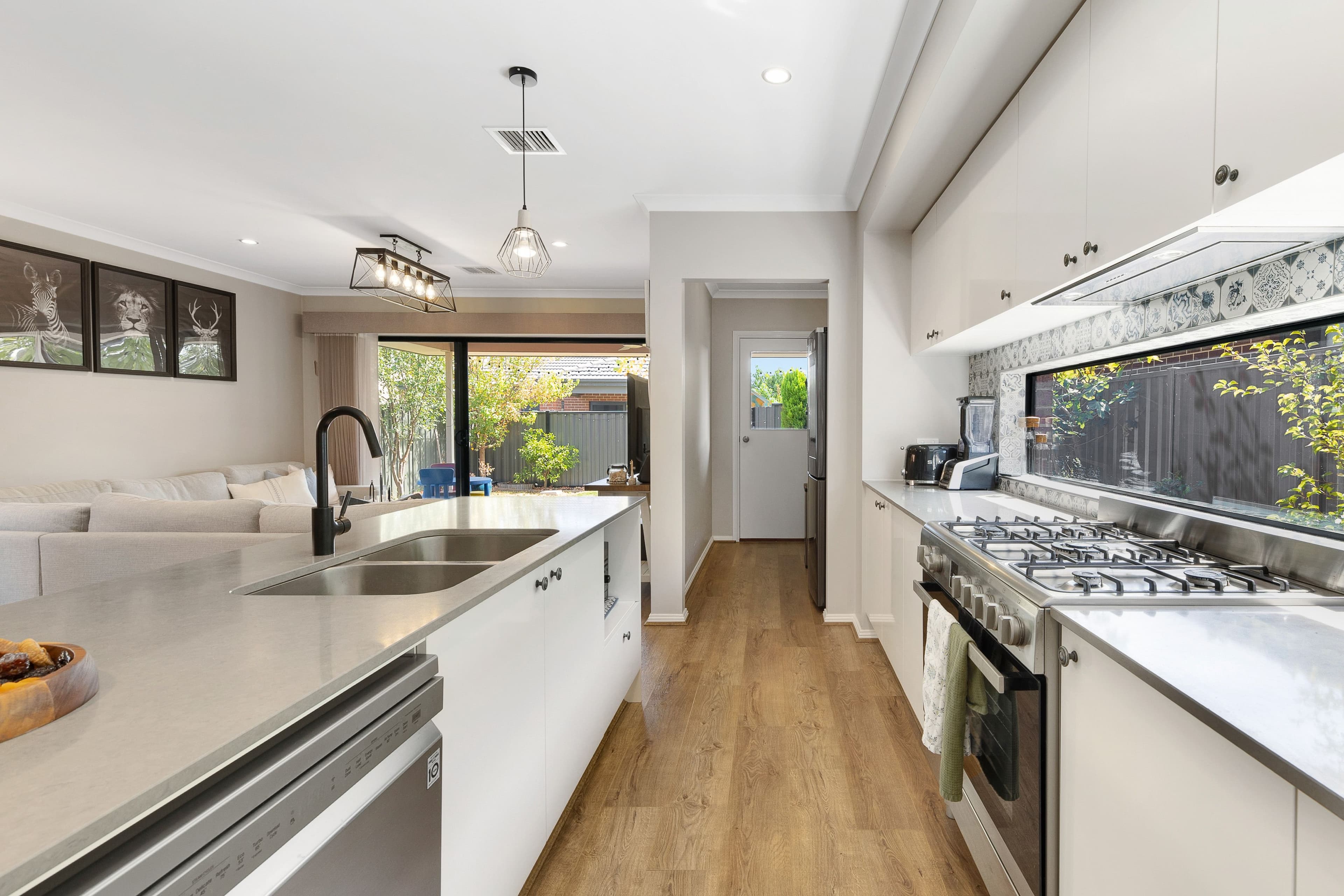 10 Boardwalk Rise, Craigieburn VIC 3064, Craigieburn - Thumbnail 8