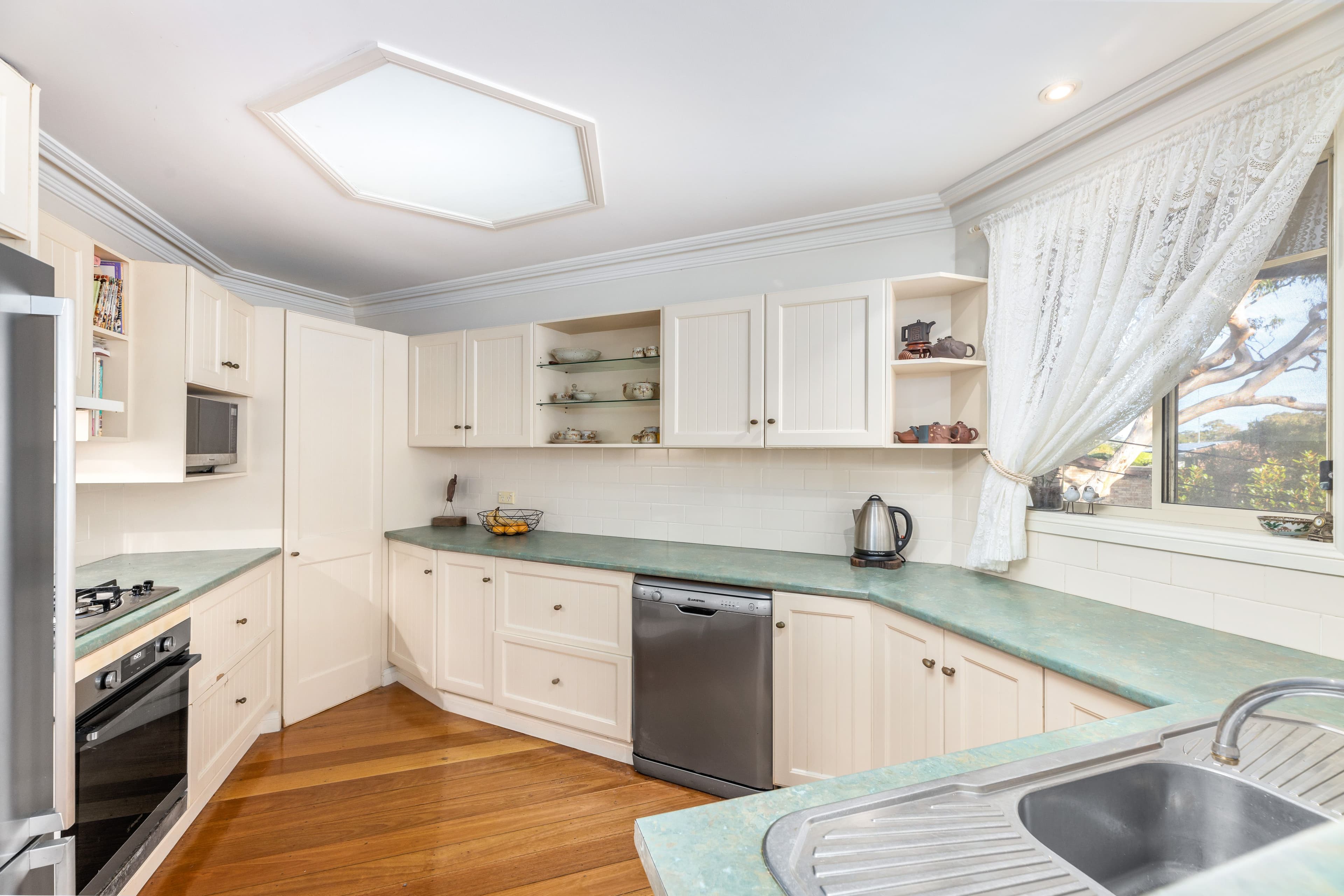 102 Matson Crescent, Miranda NSW 2228, Miranda - Thumbnail 3
