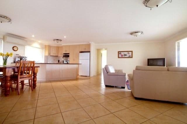 17 Holt Street, MIDDLE RIDGE QLD 4350, Middle Ridge - Thumbnail 8
