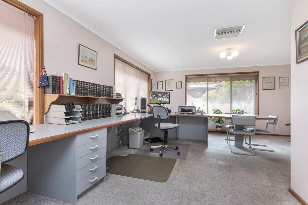 1 Victor Drive, Valley View SA 5093, Valley View - Thumbnail 2