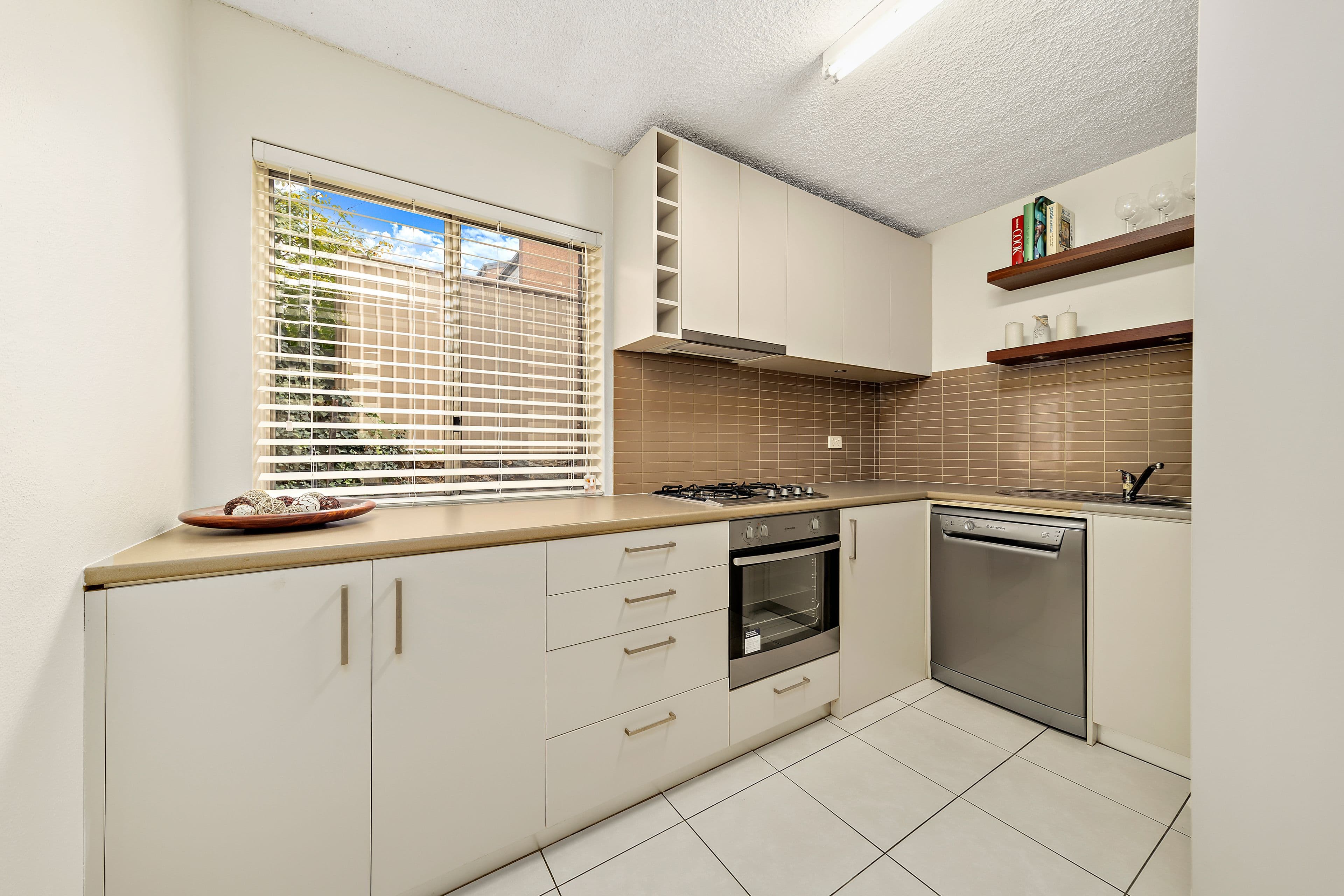 1 Velacia Place, Queanbeyan NSW 2620, Queanbeyan - Thumbnail 2
