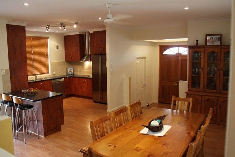 10 Lighthouse Drive, BOYNE ISLAND QLD 4680, Boyne Island - Thumbnail 2
