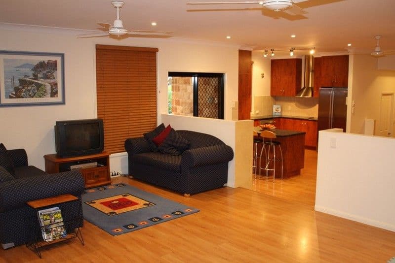 10 Lighthouse Drive, BOYNE ISLAND QLD 4680, Boyne Island - Thumbnail 3