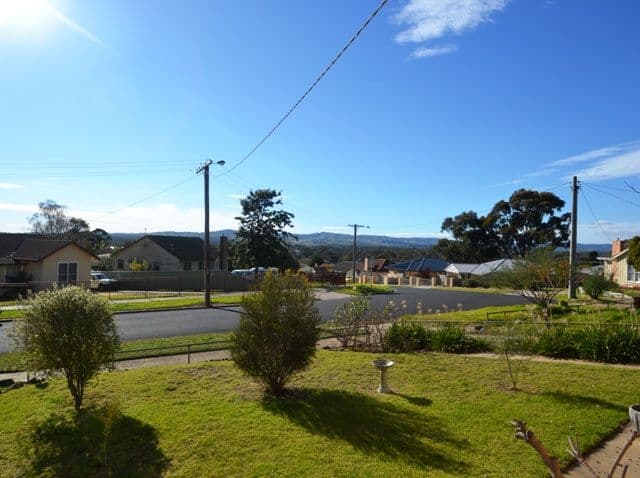 41 Chisholm Crescent, SEYMOUR VIC 3660, Seymour - Thumbnail 2