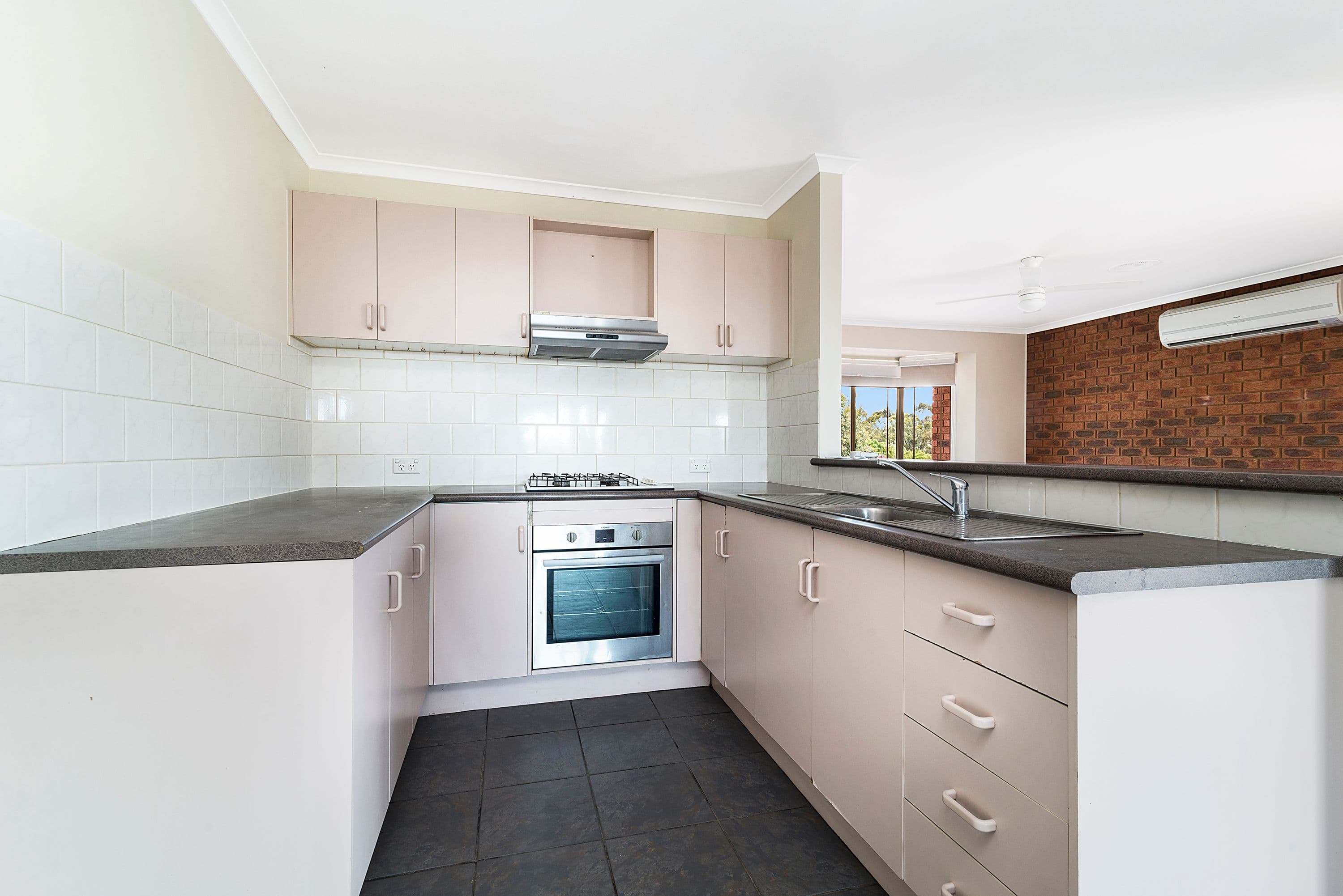 24 Sherwood Drive, Flora Hill VIC 3550, Flora Hill - Thumbnail 3