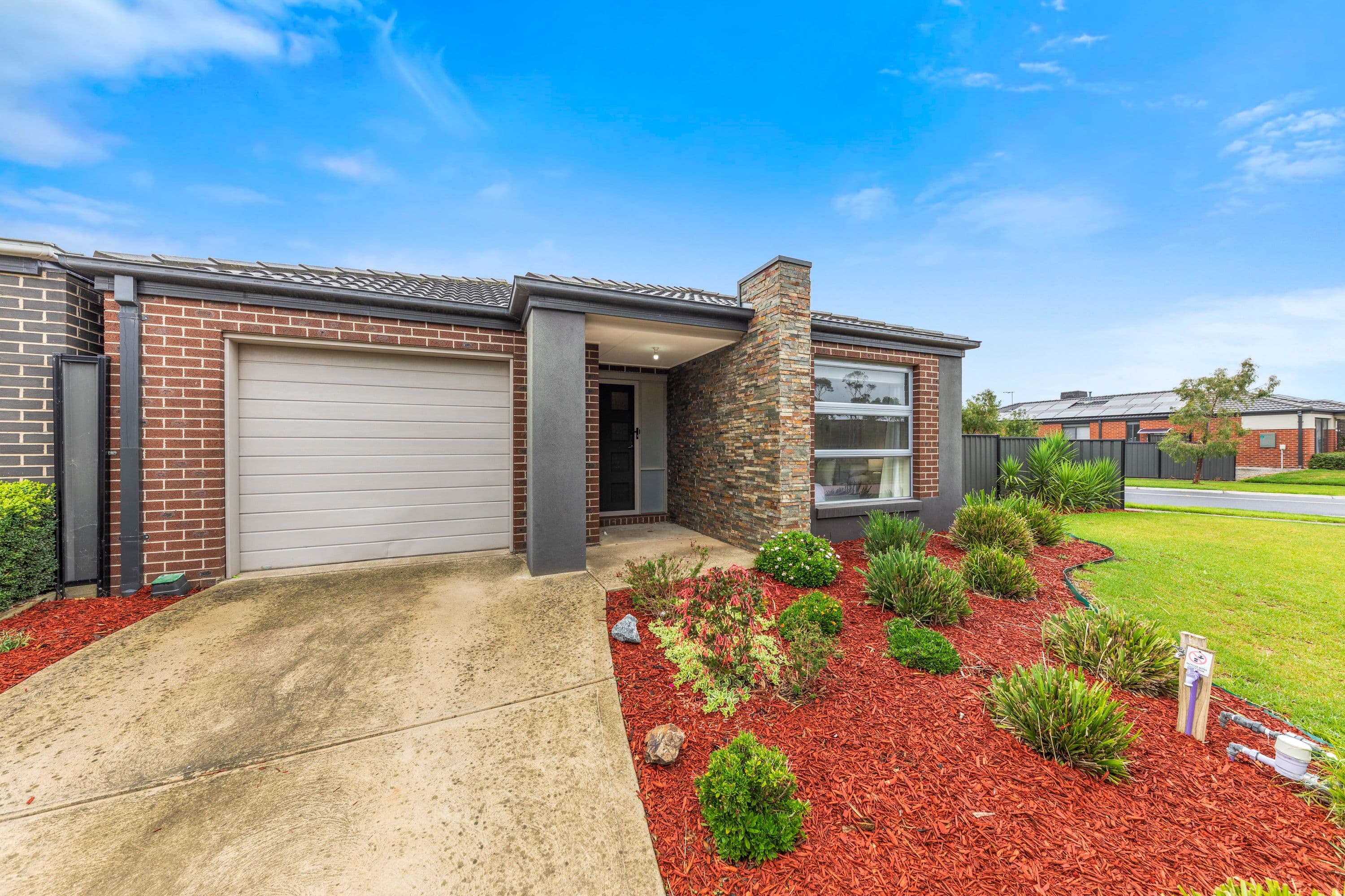 2 Watergrass Court, Pakenham VIC 3810, Pakenham - Thumbnail 2