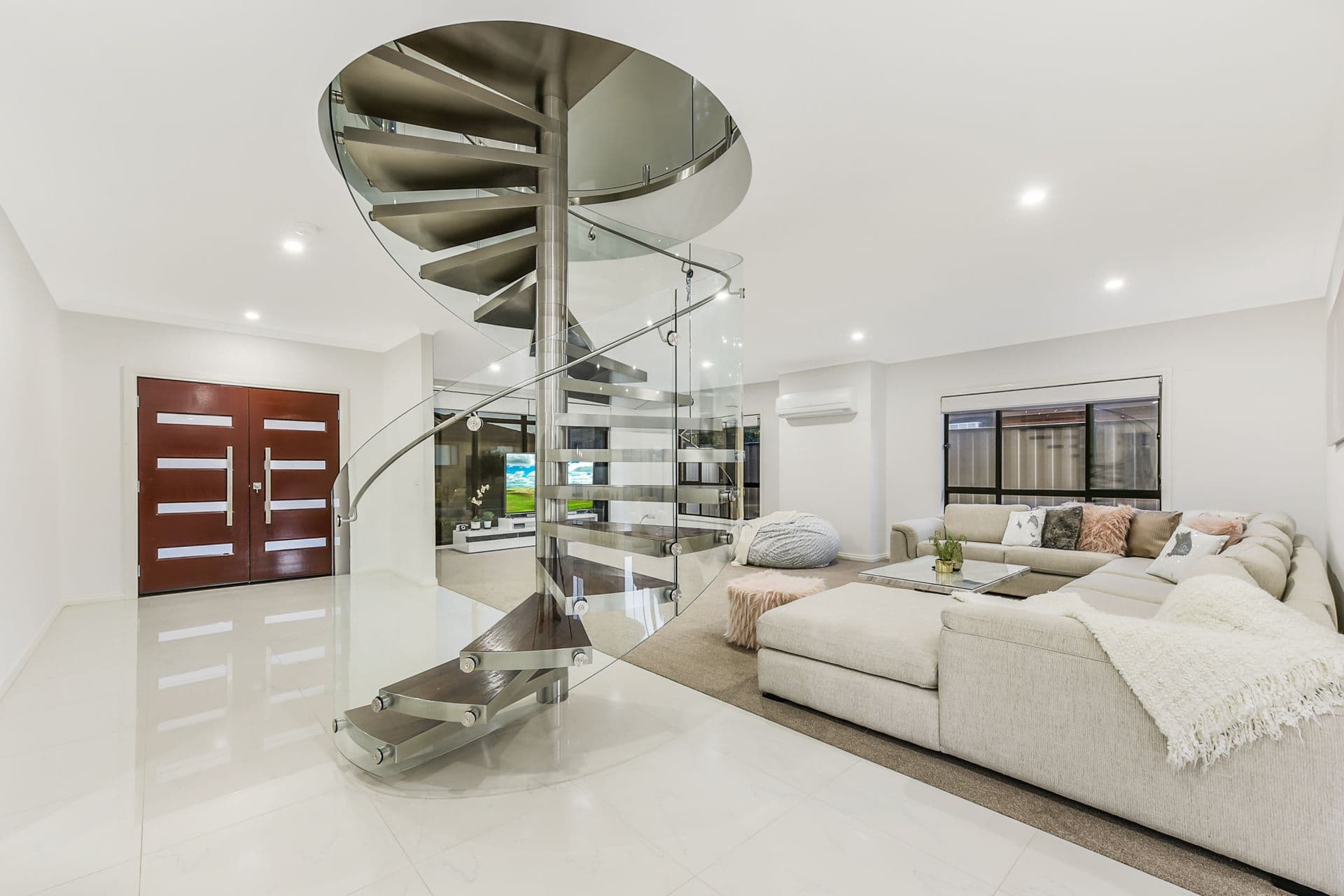 28 Raymond Street, Dandenong VIC 3175, Dandenong - Thumbnail 2