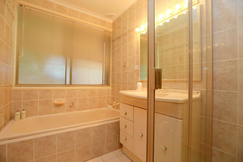 10 Orison Street, Georges Hall - Thumbnail 8