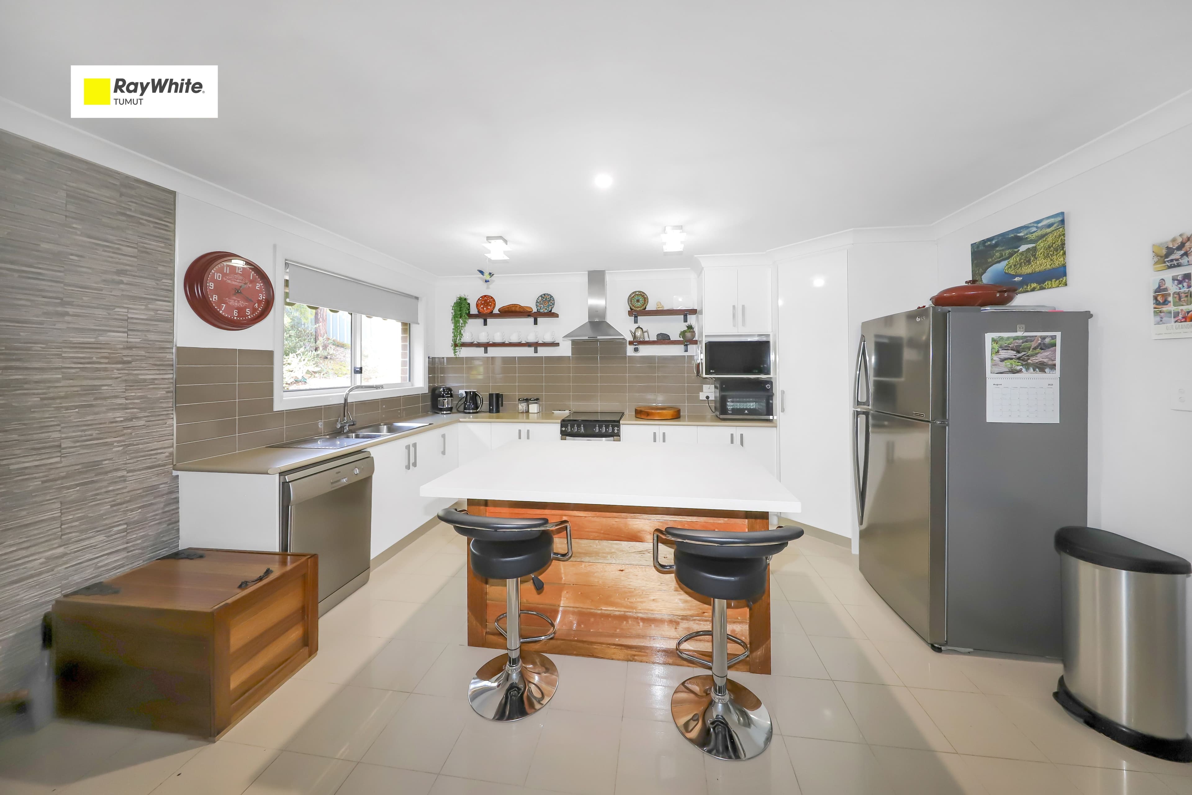 22 Booral Avenue, Tumut NSW 2720, Tumut - Thumbnail 2