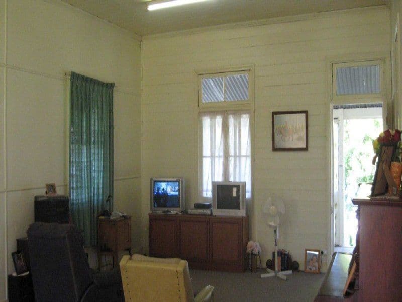 197 Ipswich Street, Esk QLD 4312, Esk - Thumbnail 3