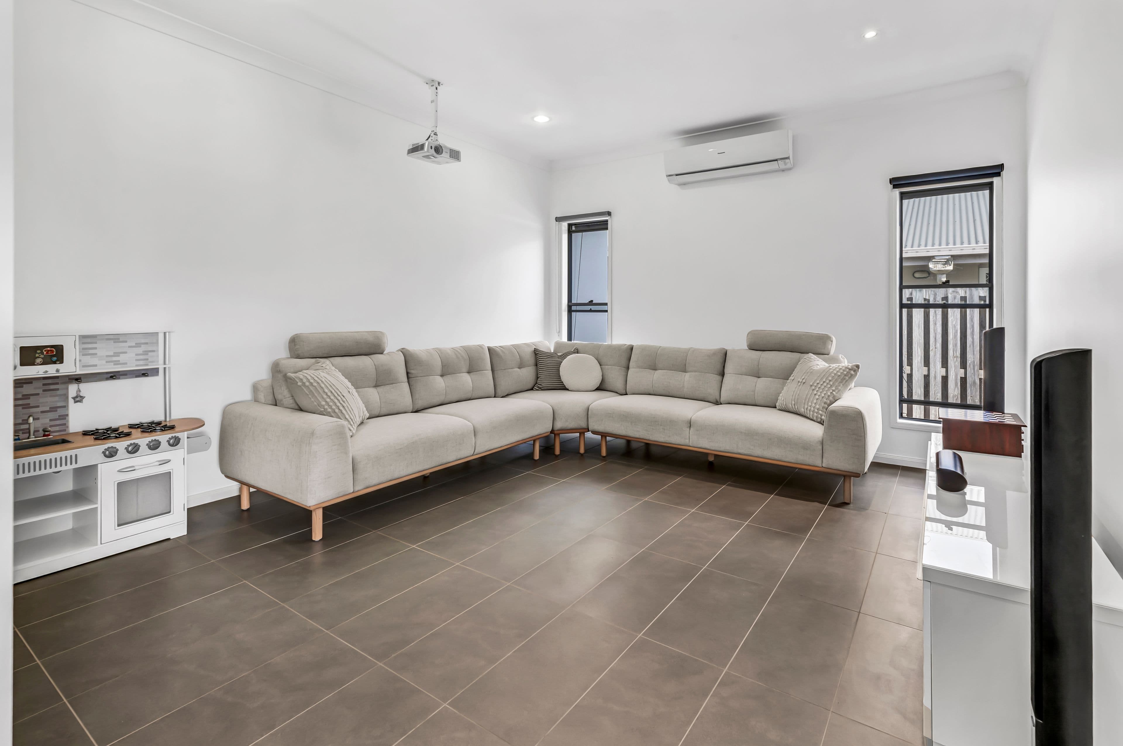 9 Mackenzie Street, Coomera QLD 4209, Coomera - Thumbnail 3