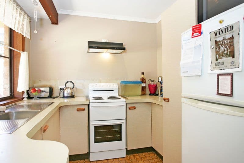 11 Pendant Parade, KILLARNEY VALE NSW 2261, Killarney Vale - Thumbnail 3