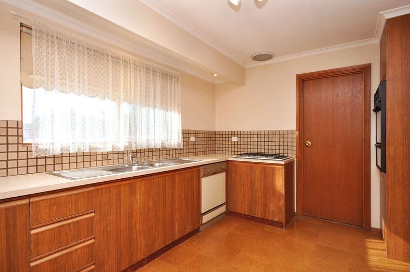 6 Garnet Crescent, FLAGSTAFF HILL SA 5159, Flagstaff Hill - Thumbnail 2