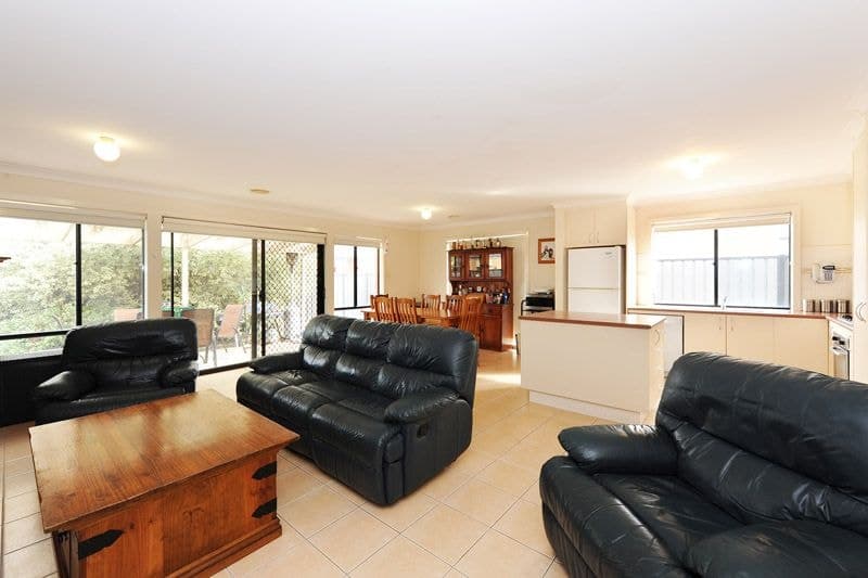 25 Lindsay Gardens, Point Cook - Thumbnail 4