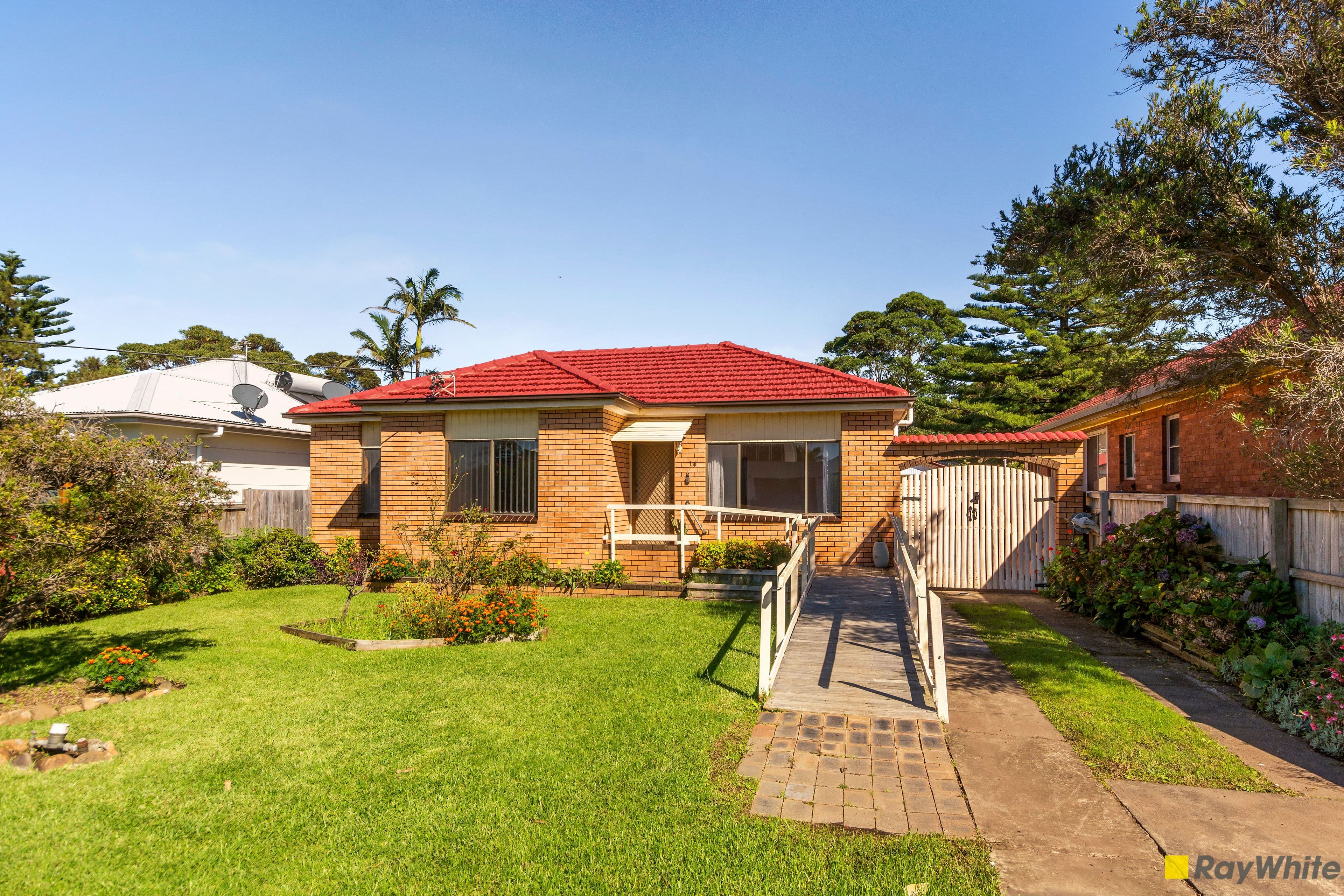 16 Royal Crescent, Woonona NSW 2517, Woonona - Thumbnail 2