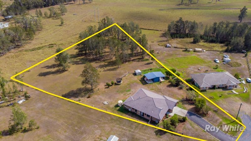 27 Grevillia Drive, Waterview Heights - Image 1